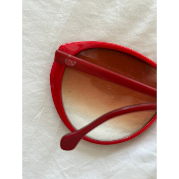 Gucci Women\'s Red Plastic Oversized Tinted Sunglasses